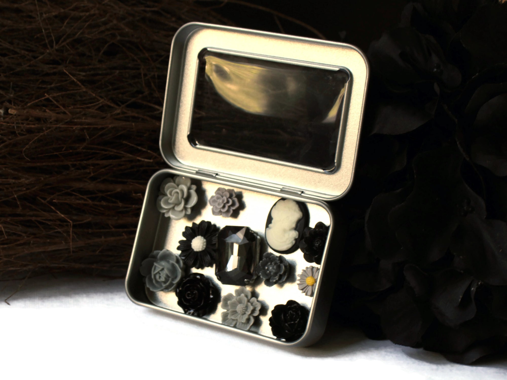 Black and Gray Flower Magnet Set