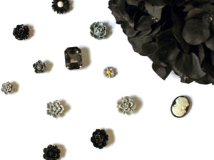 Black and Gray Flower Magnet Set