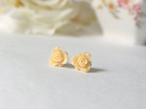 Single Bloom Stud Earrings in Peach Open Rose