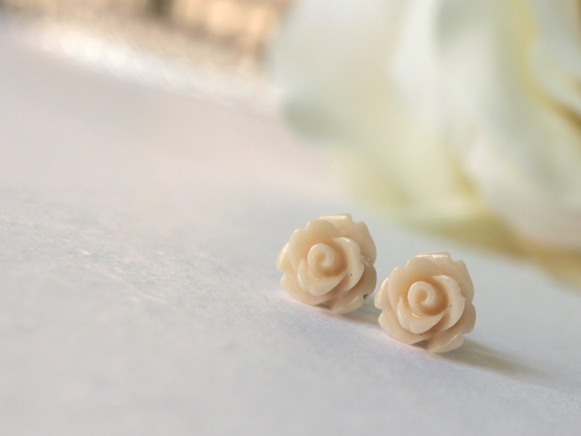 Single Bloom Rose Stud Earrings in Peach Bisque
