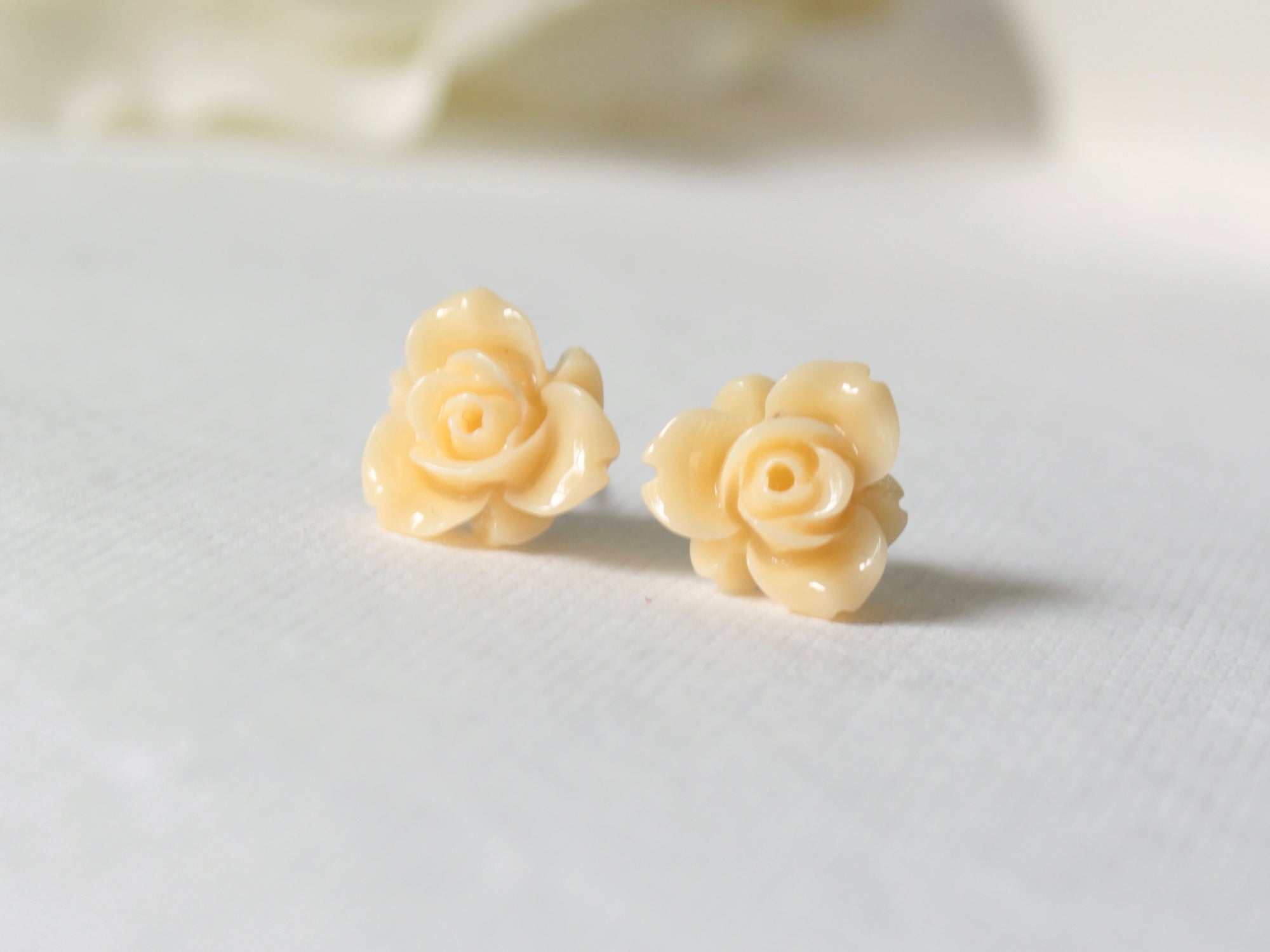 Single Bloom Stud Earrings in Peach Open Rose